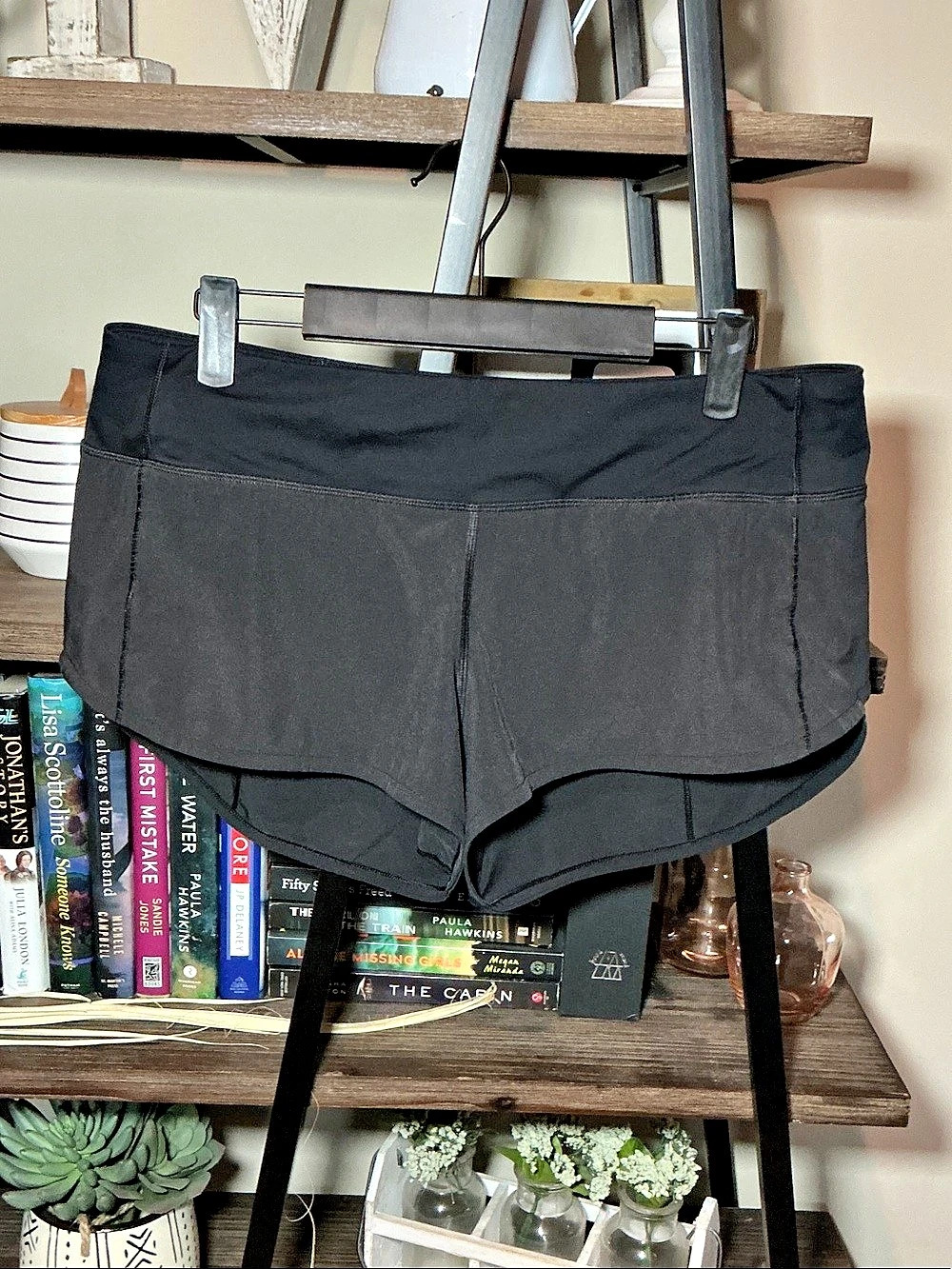 lululemon Speed Up Short Mid-Rise 2" Black Size 8